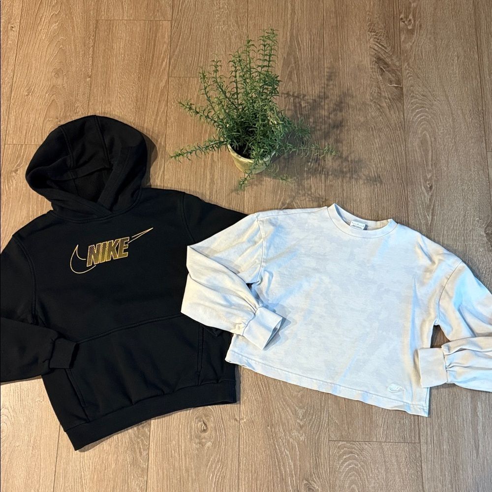 ((2 PIECE)) NIKE GIRLS SWEATSHIRT BUNDLE SIZE LARGE EUC